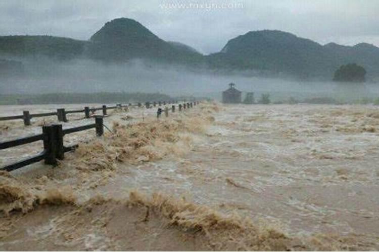 梦到洪水大风什么意思