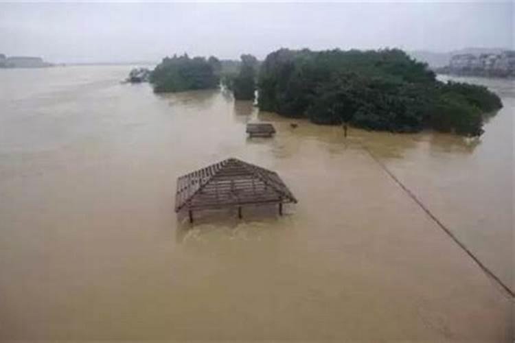 梦见下大雨把房子淹了是什么意思