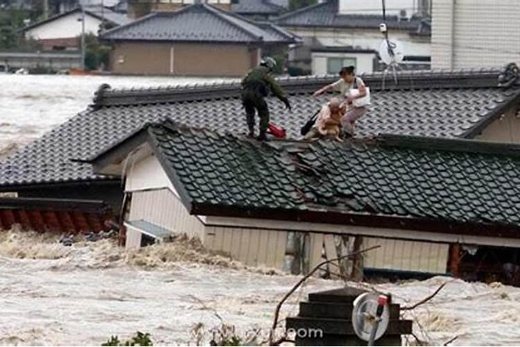 梦见被子和床垫子被水冲走了