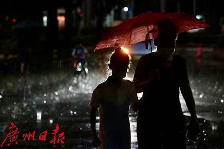 梦见风雨中艰难前行什么预兆