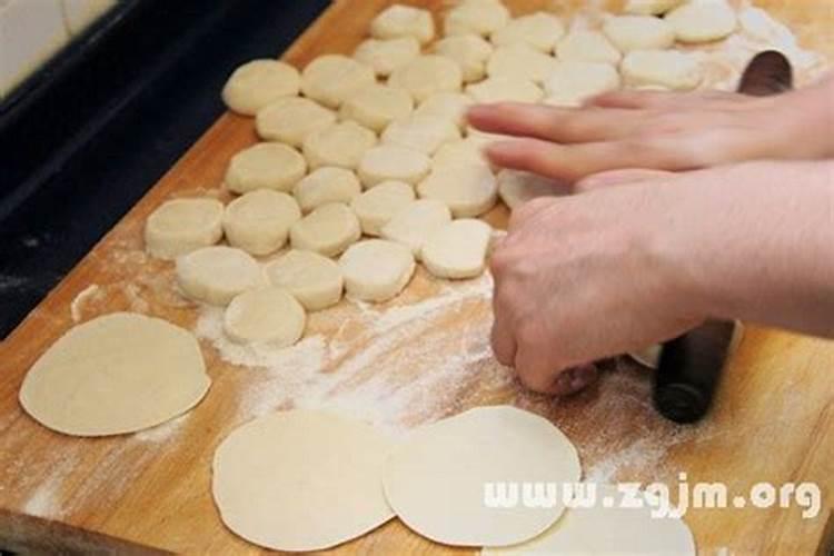 梦到包饺子饺子皮特别硬