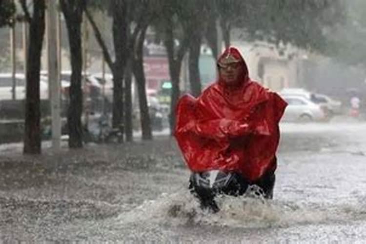 梦见下大暴雨刮大风好不好呀