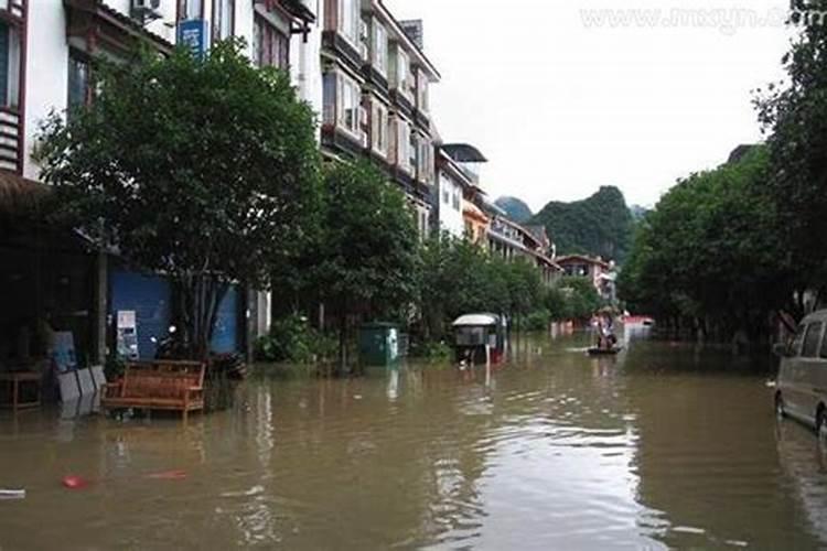 梦见狂风暴雨发大水是什么意思