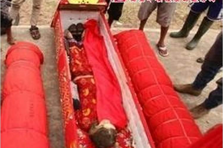 梦见死人棺材里进水了什么预兆解梦