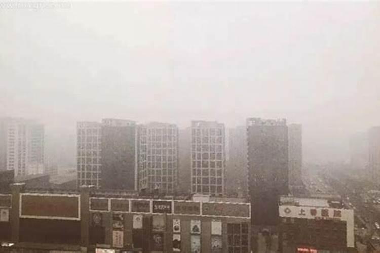 梦到下大雨大风吹进屋