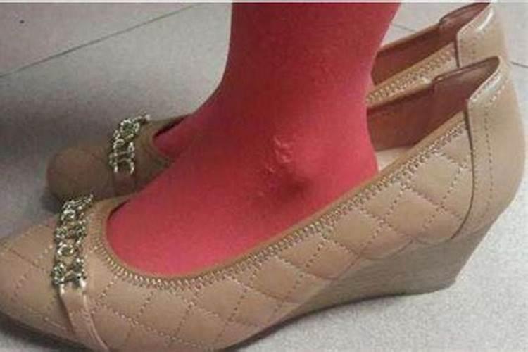 女人梦见自己穿鞋子
