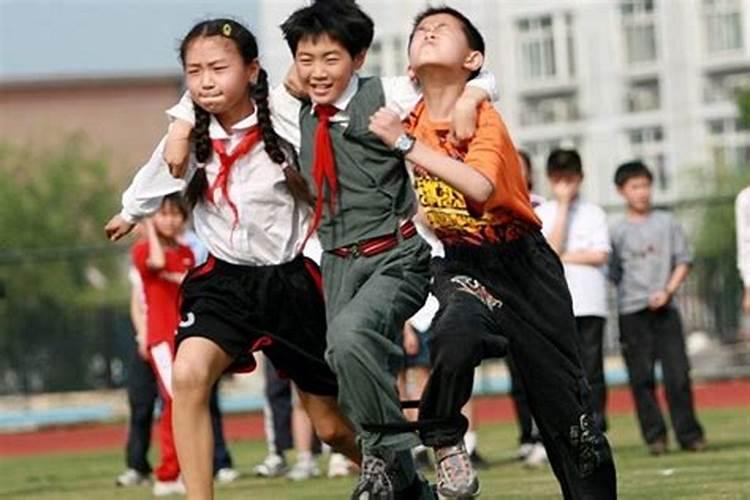 梦见多年不曾联系的小学同学聚会