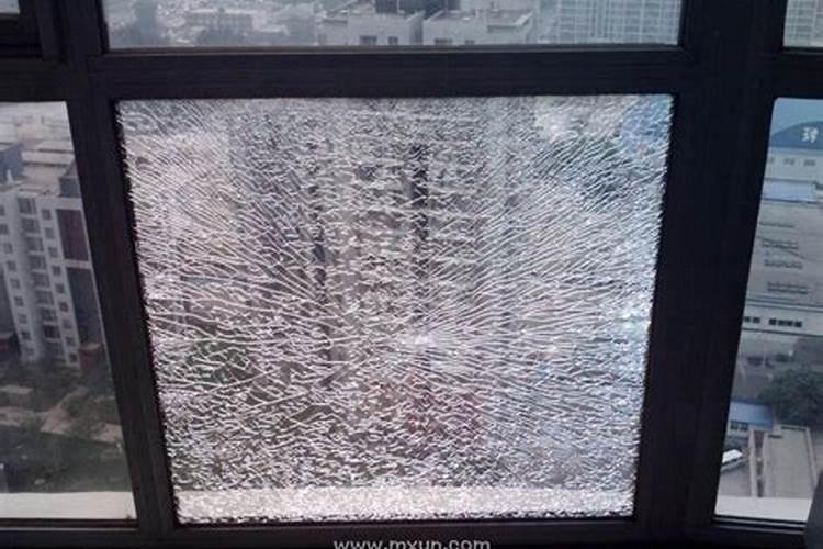 梦见玻璃碎了什么意思窗户