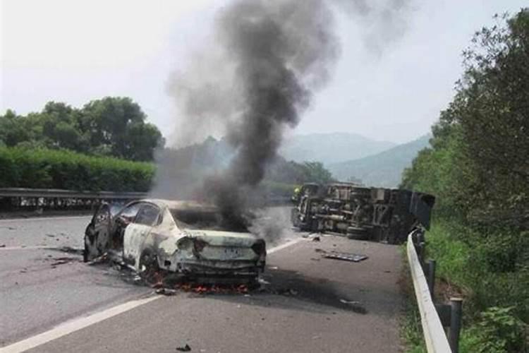 梦见别人出车祸死人什么预兆呢