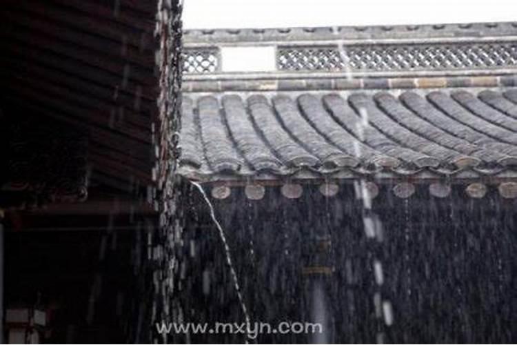 梦到下雨屋内漏雨