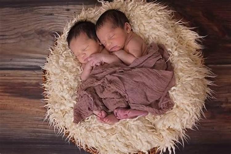 梦到自己生的双胞胎是什么意思周公解梦女