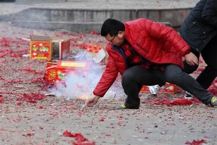 梦见放鞭炮有什么征兆解梦女人生孩子