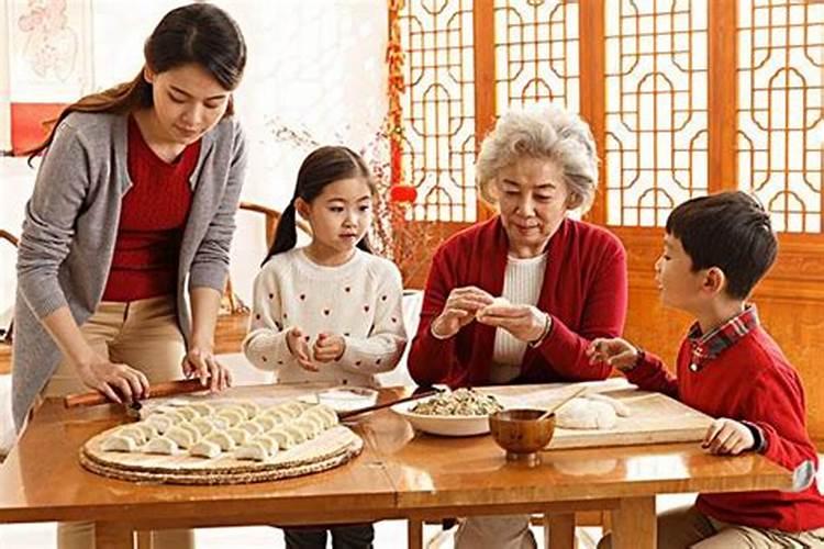 梦见和家人一起吃饺子是什么意思啊