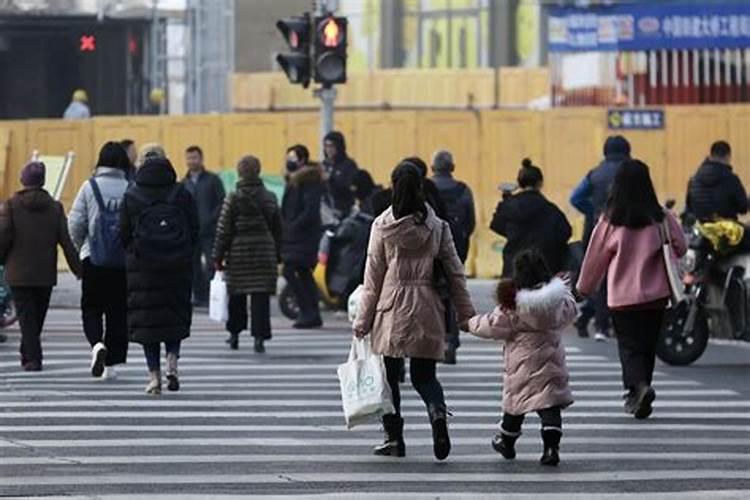 梦见大马路上好多人