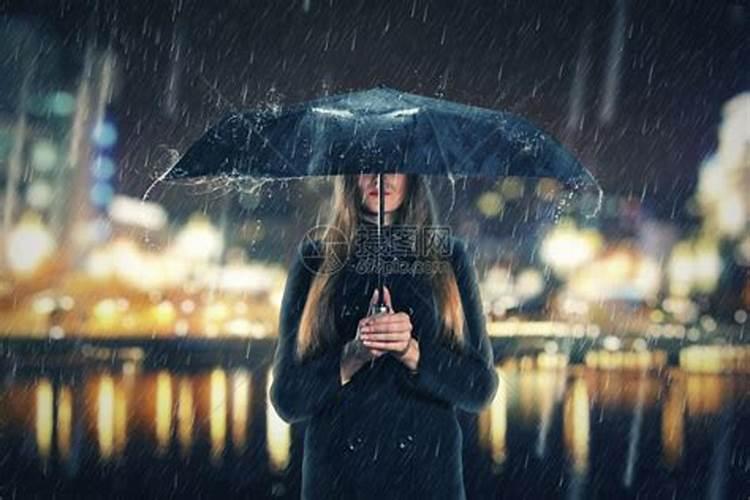 女人梦见下雨打伞好吗