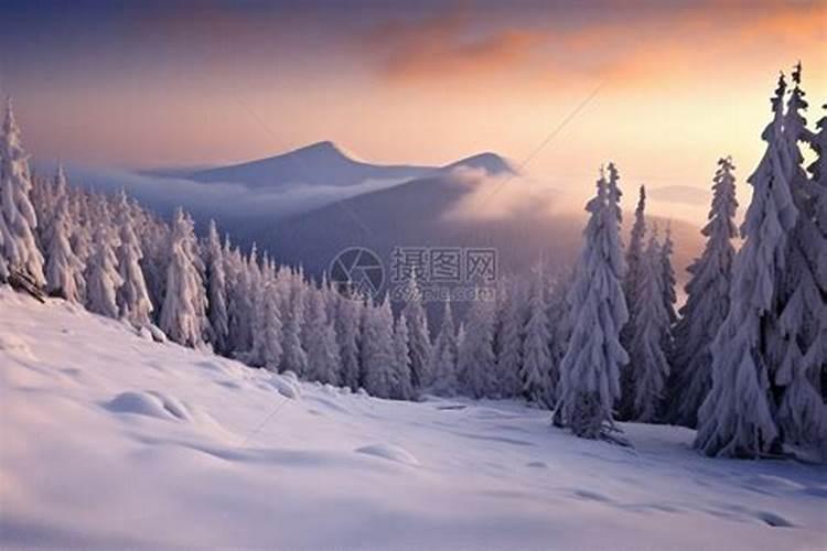 女人梦见白茫茫的雪景在融化