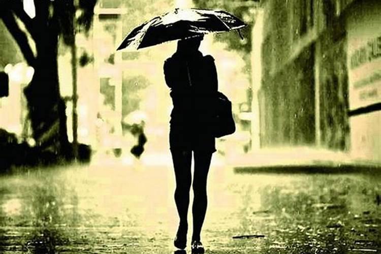 女人梦见下雨是什么意思