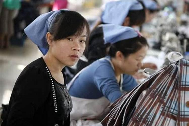 梦见前夫和别的女人在一起生活