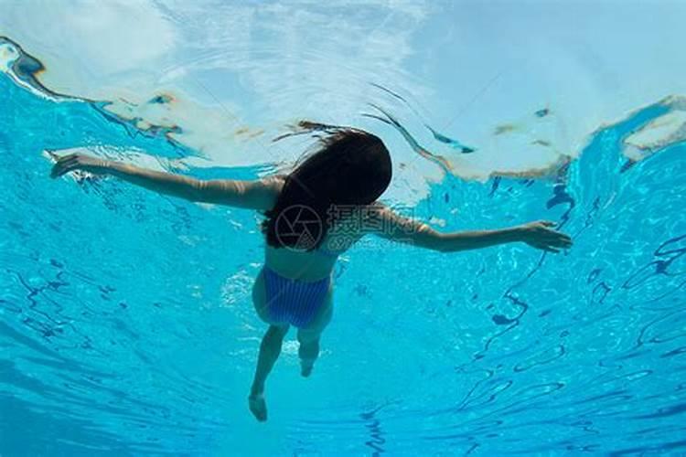 梦见游泳是什么意思周公解梦女孩