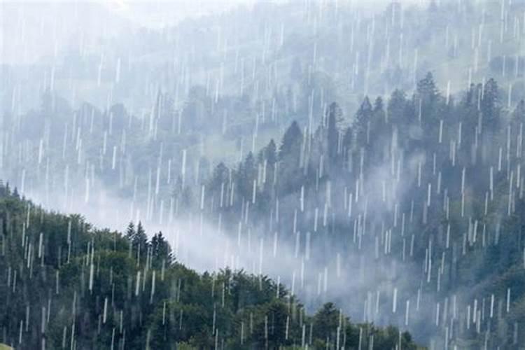 梦到下雨发大水是什么意思