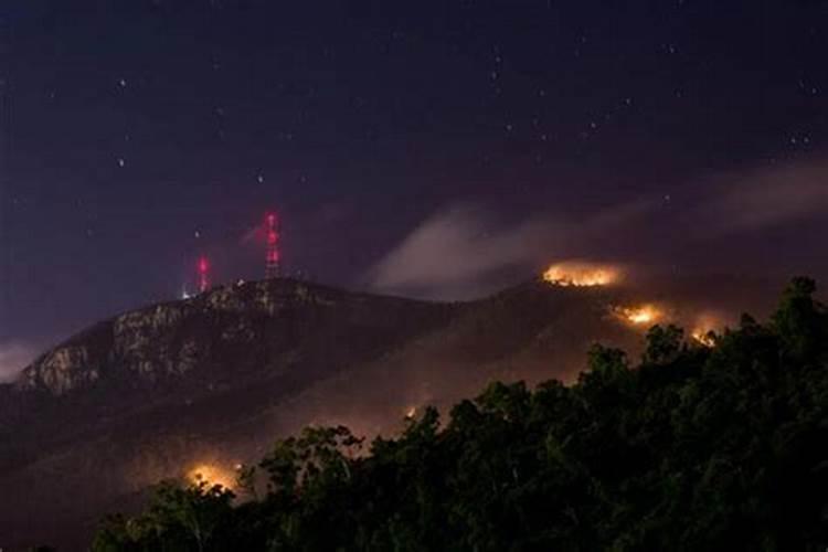 做梦梦到大火烧山好不好