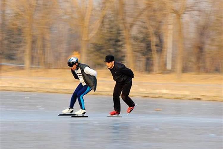 梦到在雪上滑冰