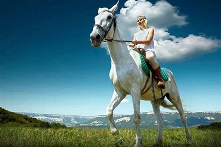 女人梦见骑马是好梦吗