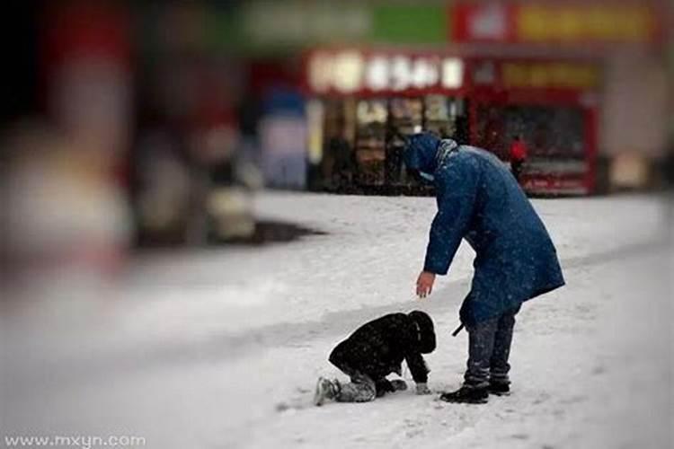 梦见自己摔跤是什么意思