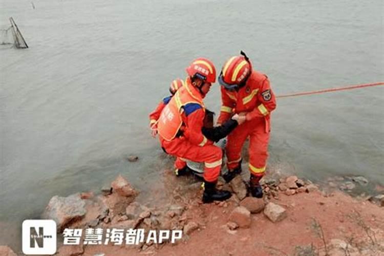 做梦梦到被风吹起来掉海里