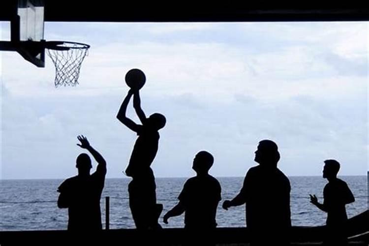 梦见很多人在打篮球什么意思呢
