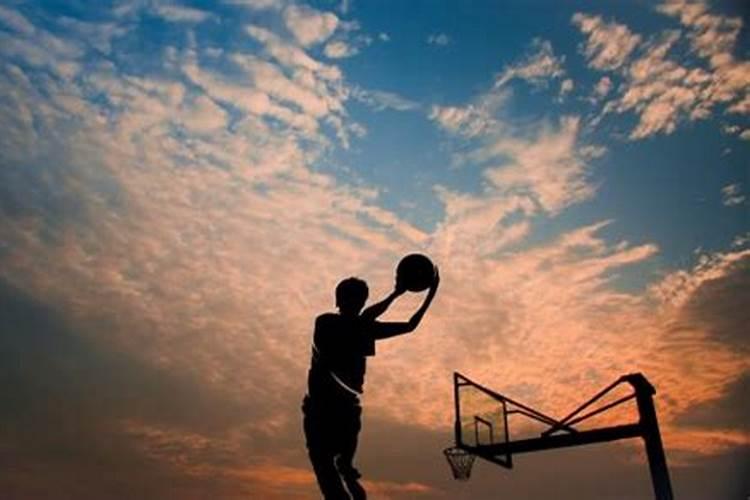 梦到有人打篮球什么意思