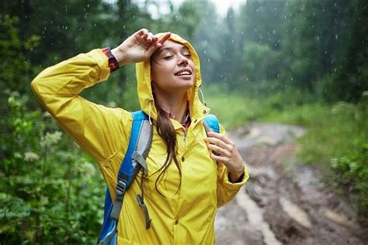 梦到全身被大雨浇湿