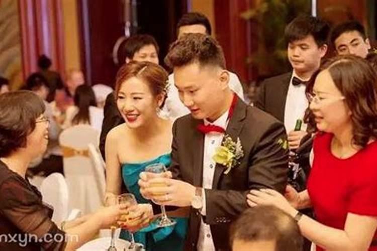 梦见别人结婚办酒席什么意思