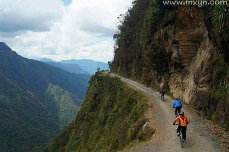 梦见走山路很难走