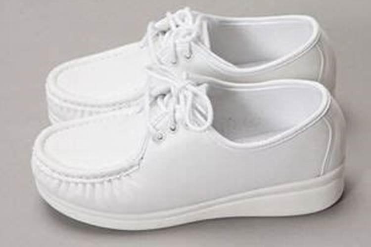 梦见穿白鞋子有什么预兆