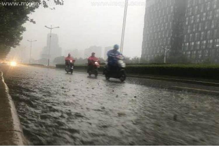 梦见雨和水是什么意思