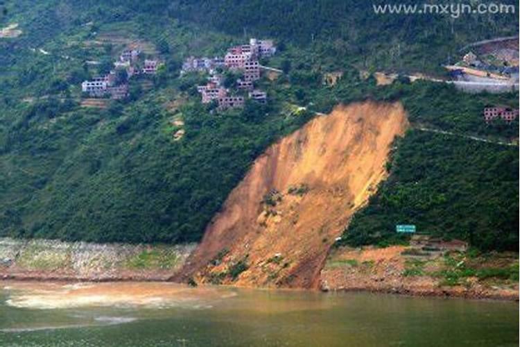 梦见山体垮塌什么预兆山洪爆发