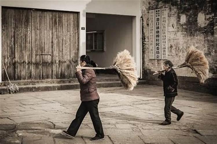 女人梦见自己扫地扫出很多钱好不好