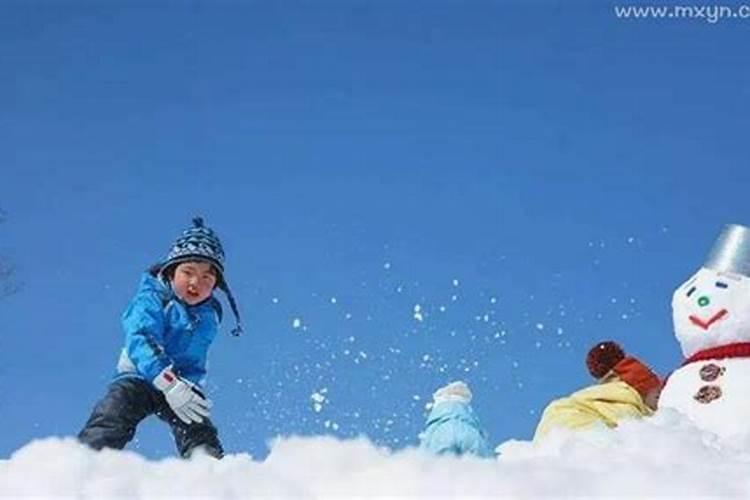 梦见滑雪打雪仗