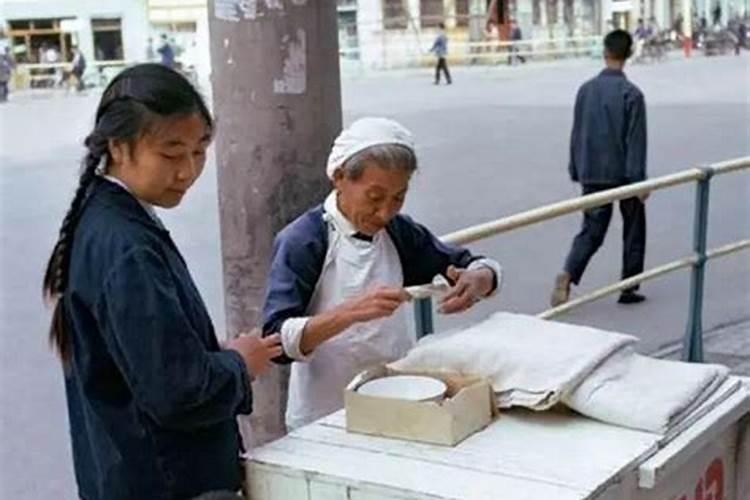 梦见去小卖部买冰棍什么意思