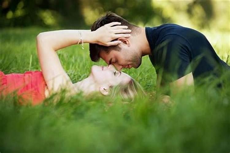 梦见和女朋友接吻是什么预兆