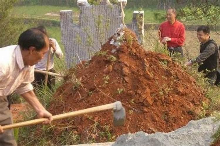 穷人搬家富人迁坟啥意思