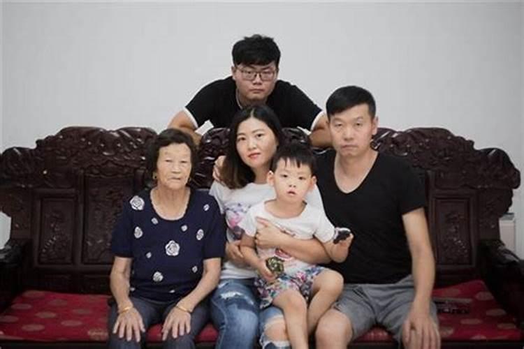 孕妇梦见前夫和女儿还有她的家人