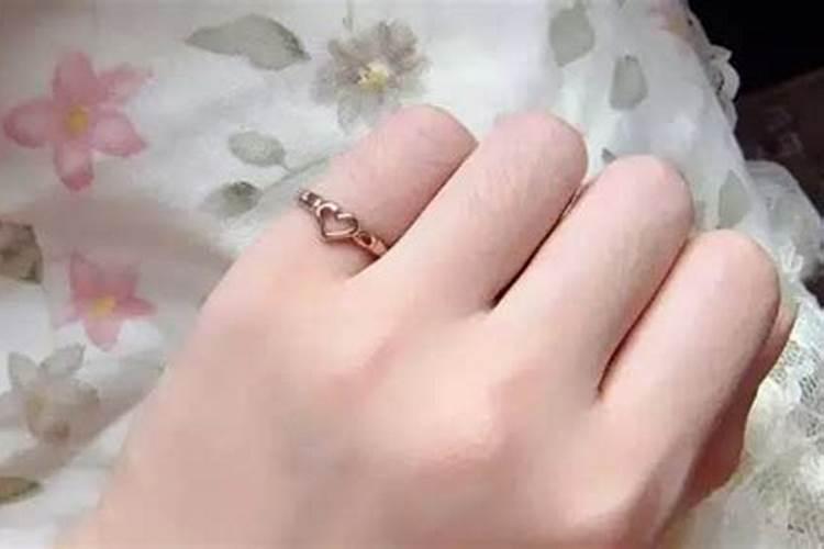 已婚女人梦见自己戴戒指