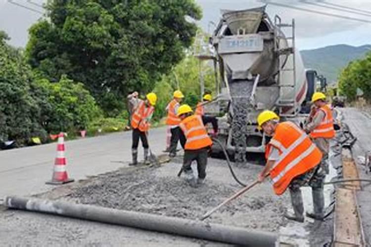 梦见修复铁路路面