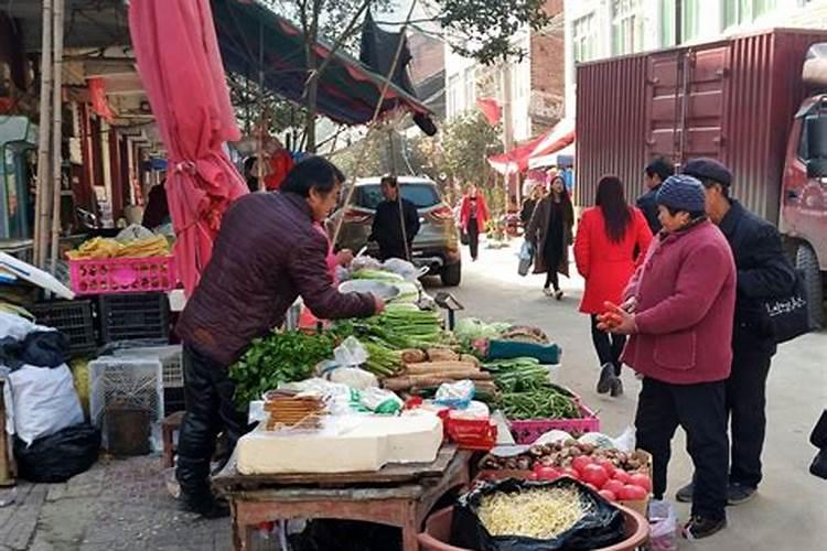 女人梦见好多人好热闹什么意思啊