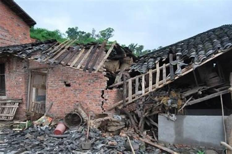 梦见地震房子倒塌家人被困住