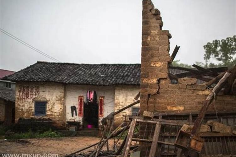 梦到地震房倒屋塌什么预兆解梦