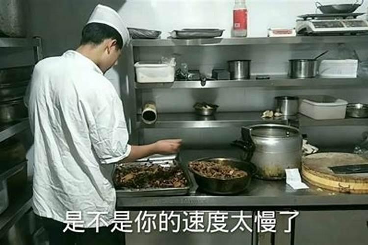 梦见自己吃饭了还没吃完