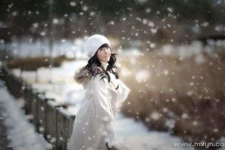 女孩子梦见下雪